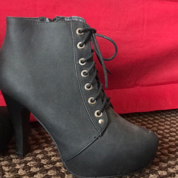 Heels - Picture 2 of 3